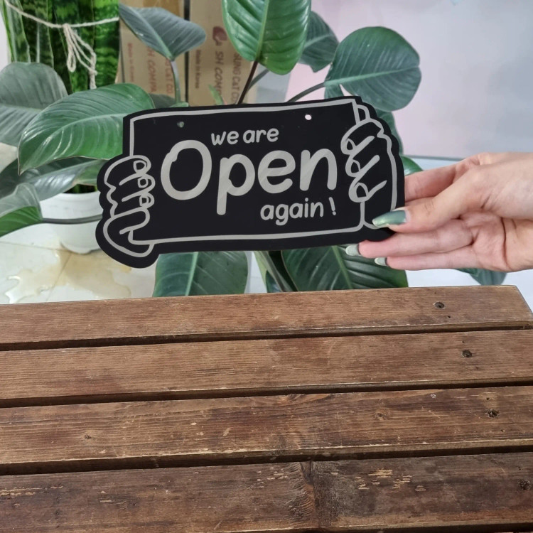 تابلو open / close طرح دست حکاکی دو رو لاتین باز و بست